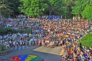 Abschlussgottesdienst vor den Sommerferien auf dem neuen Schulhof