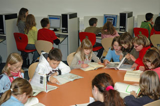 Schüler arbeiten im Selbstlernzentrum